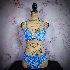 Blue and White Wireless Flower and Butterfly Twist Top Bikini Set